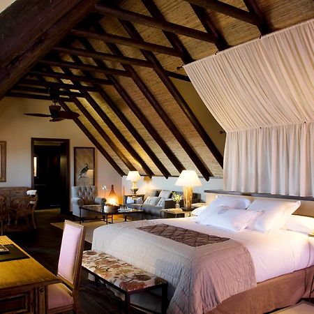 Asia Gardens Hotel & Thai Spa, A Royal Hideaway Hotel Finestrat Exterior photo A suite at the Four Seasons Hotel