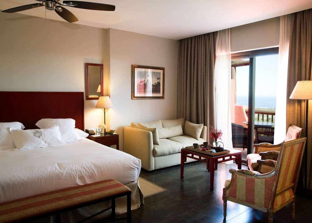 Asia Gardens Hotel & Thai Spa, A Royal Hideaway Hotel Finestrat Room photo A room at the Hotel