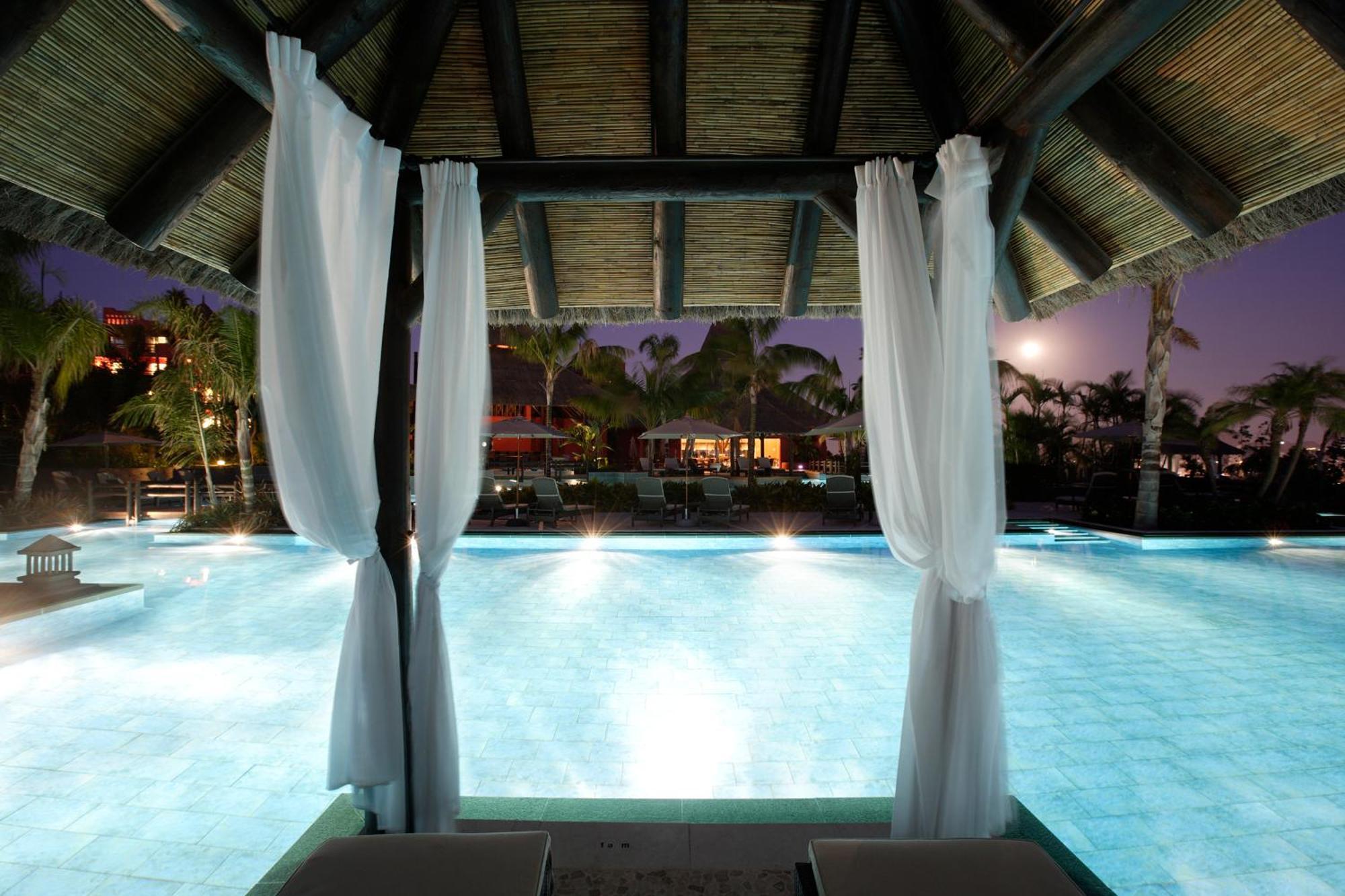 Asia Gardens Hotel & Thai Spa, A Royal Hideaway Hotel Finestrat Facilities photo The pool at the Hard Rock Hotel