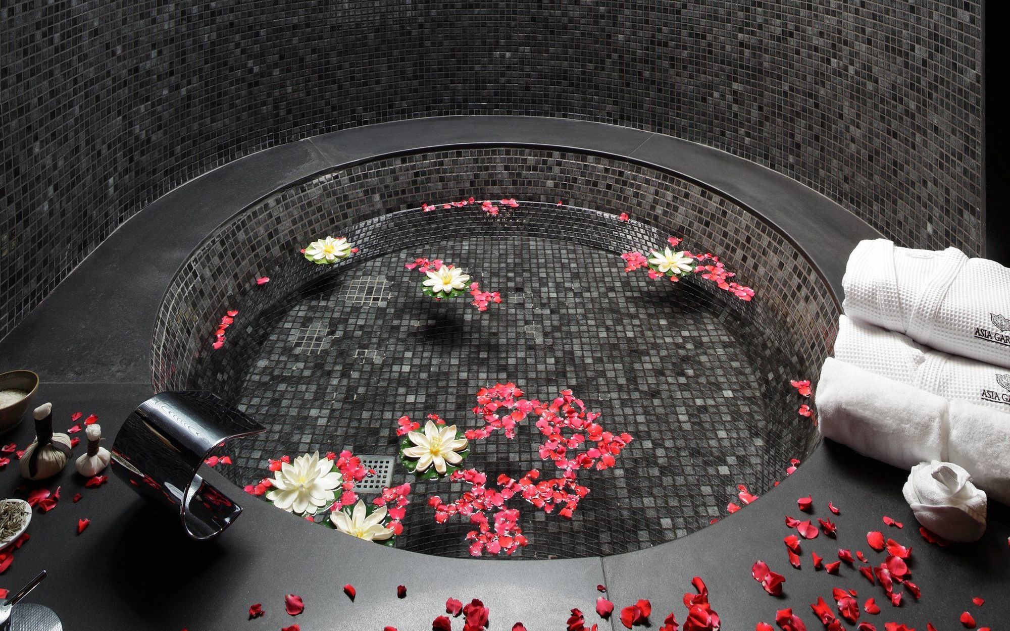 Asia Gardens Hotel & Thai Spa, A Royal Hideaway Hotel Finestrat Exterior photo A spa at the Four Seasons Hotel, Hong Kong